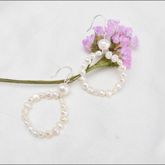 ⚠️SOLD OUT⚠️Natural Pearl Dangle Earrings - Picture 2 of 12